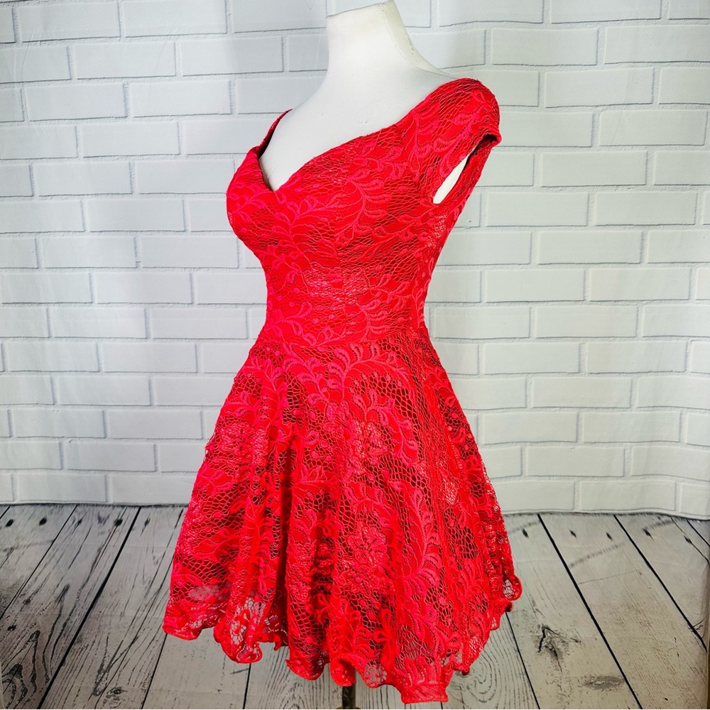 Off-Shoulder Red Lace Party Dress - Picture 4 of 16